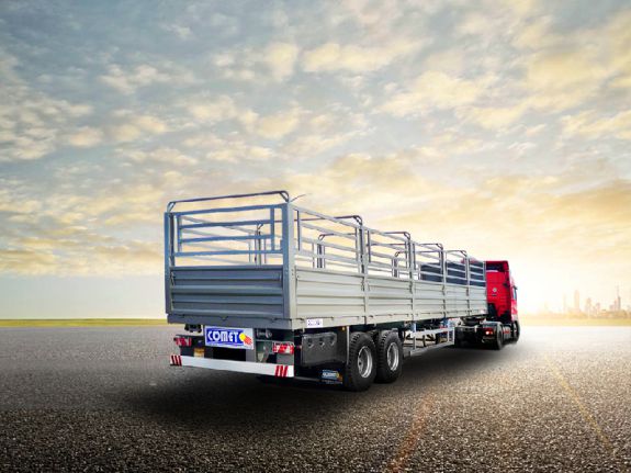 La semi-remorque plateau &agrave; 2 essieux  COMET est destin&eacute;e au transport  d&rsquo;une large vari&eacute;t&eacute; de produits y compris les biens condition